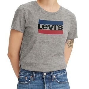 Levi’s tshirt